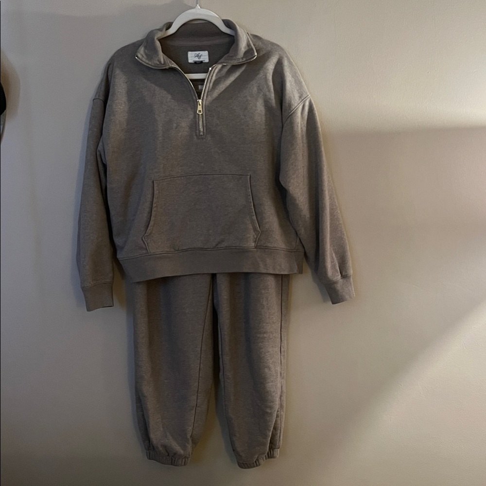 American Eagle Everyday Lux Quarter Zip with Matching Jogger Sweatpants- Coffee